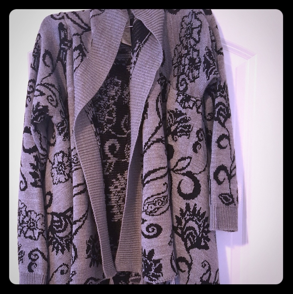 Shaw with sleeves. Light and flowy.